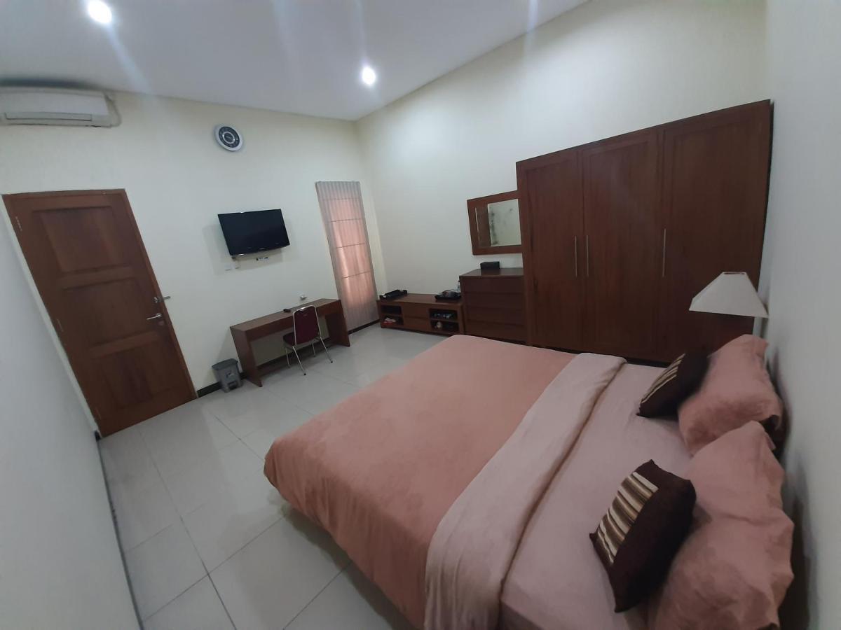 Alloro Guesthouse Pacitan Eksteriør billede