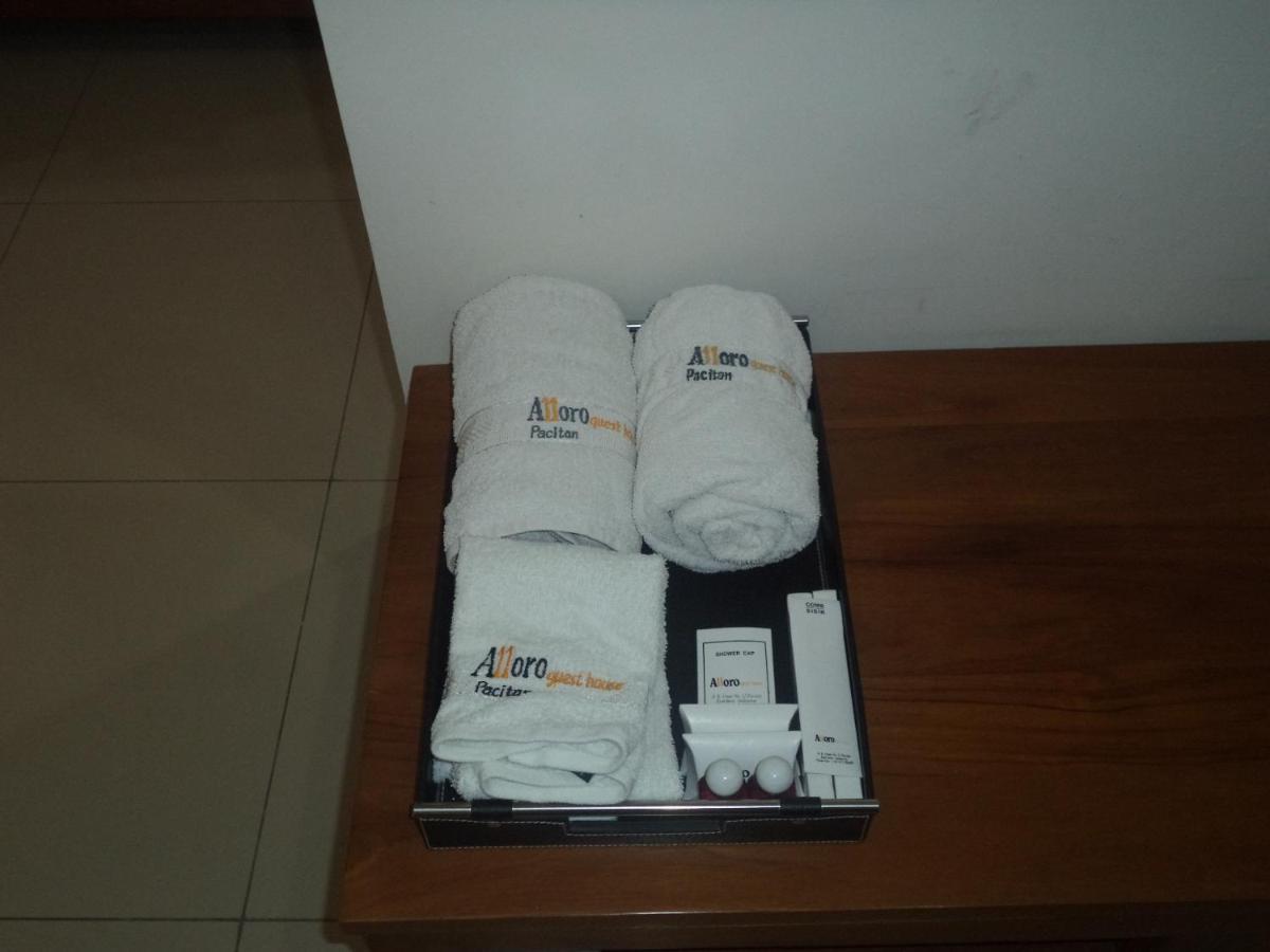 Alloro Guesthouse Pacitan Eksteriør billede