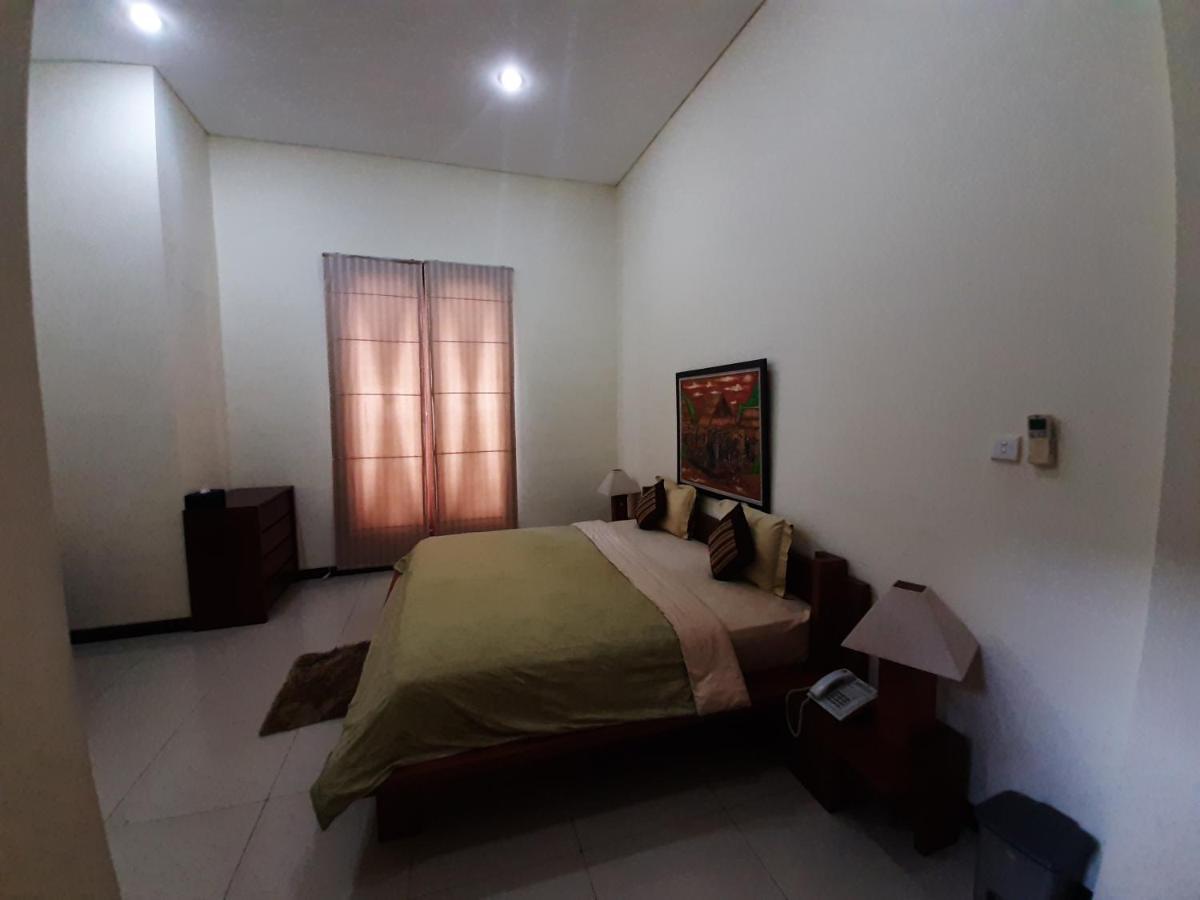 Alloro Guesthouse Pacitan Eksteriør billede