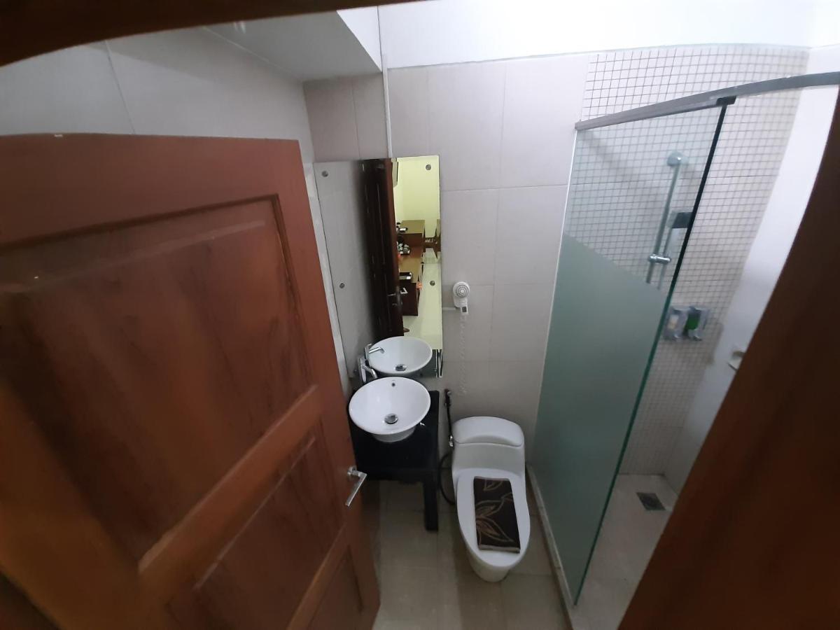 Alloro Guesthouse Pacitan Eksteriør billede