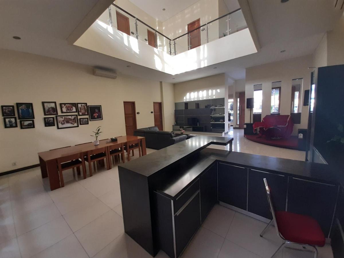Alloro Guesthouse Pacitan Eksteriør billede