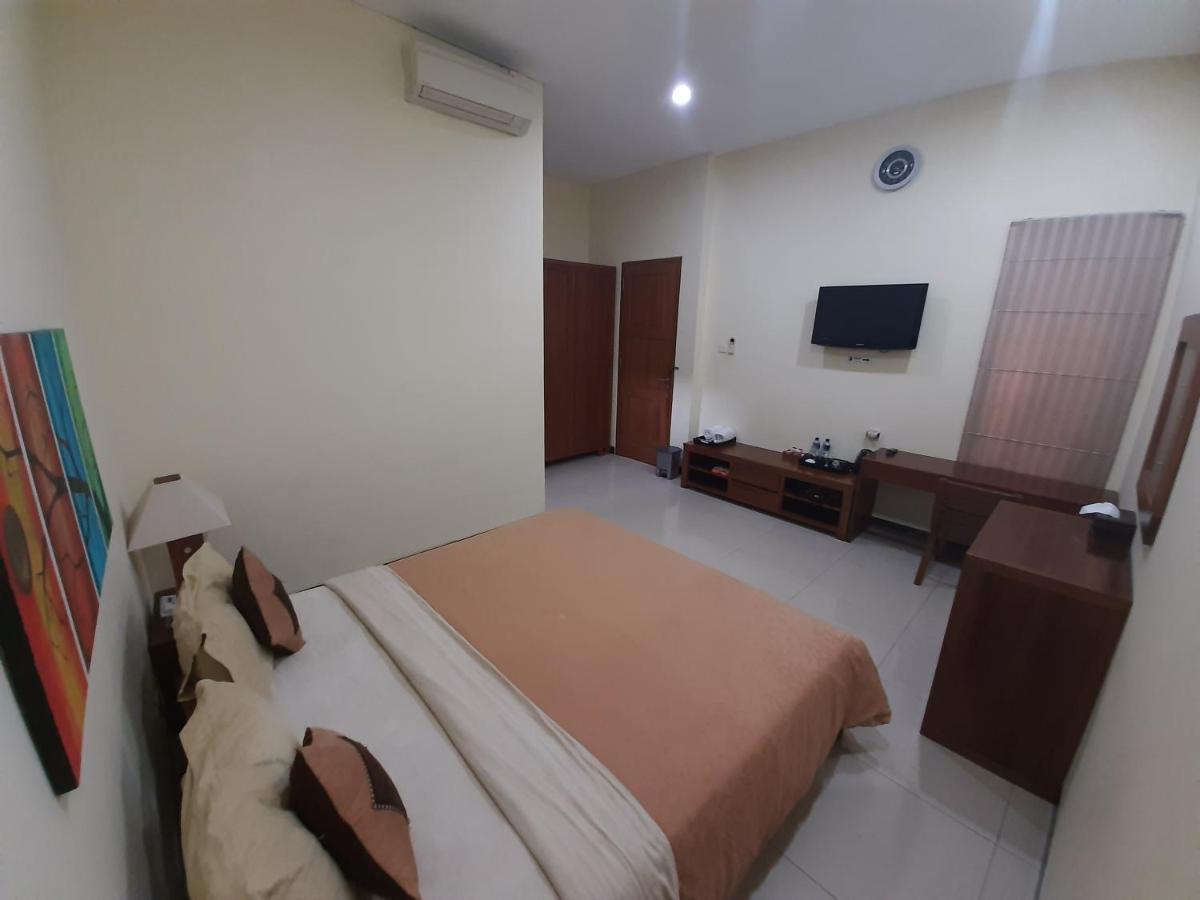 Alloro Guesthouse Pacitan Eksteriør billede