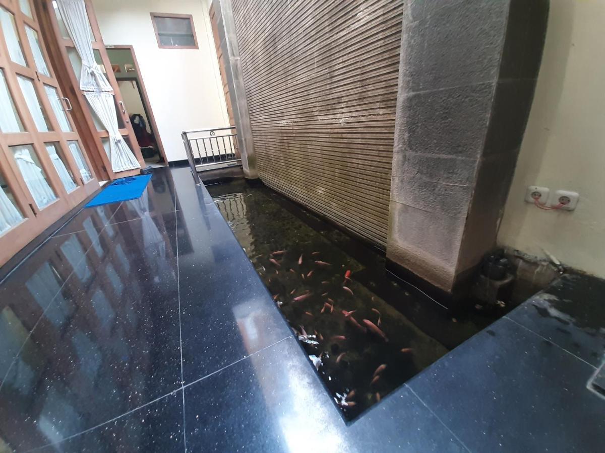 Alloro Guesthouse Pacitan Eksteriør billede