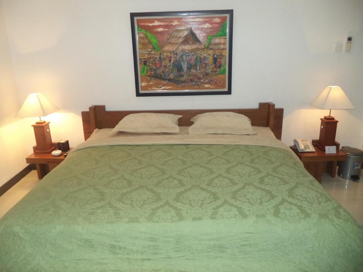 Alloro Guesthouse Pacitan Eksteriør billede