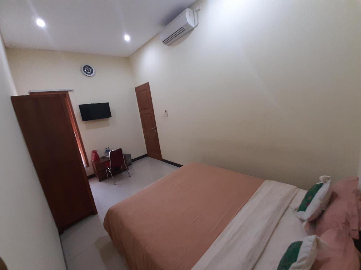 Alloro Guesthouse Pacitan Eksteriør billede