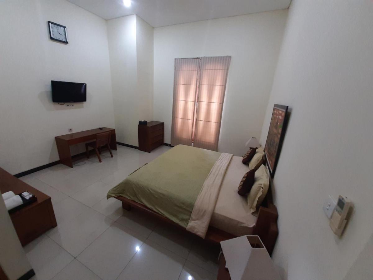 Alloro Guesthouse Pacitan Eksteriør billede