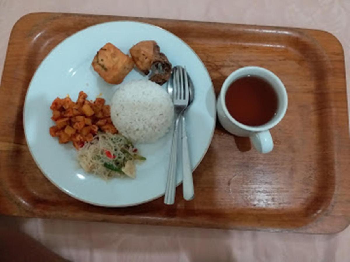Alloro Guesthouse Pacitan Eksteriør billede