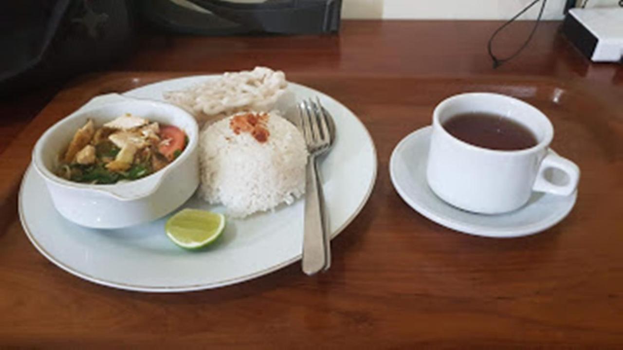 Alloro Guesthouse Pacitan Eksteriør billede